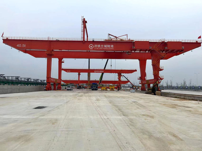 集装箱门式起重机