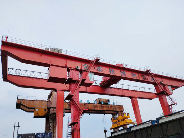 集装箱门式起重机