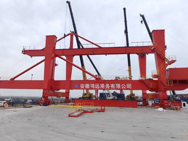 集装箱门式起重机